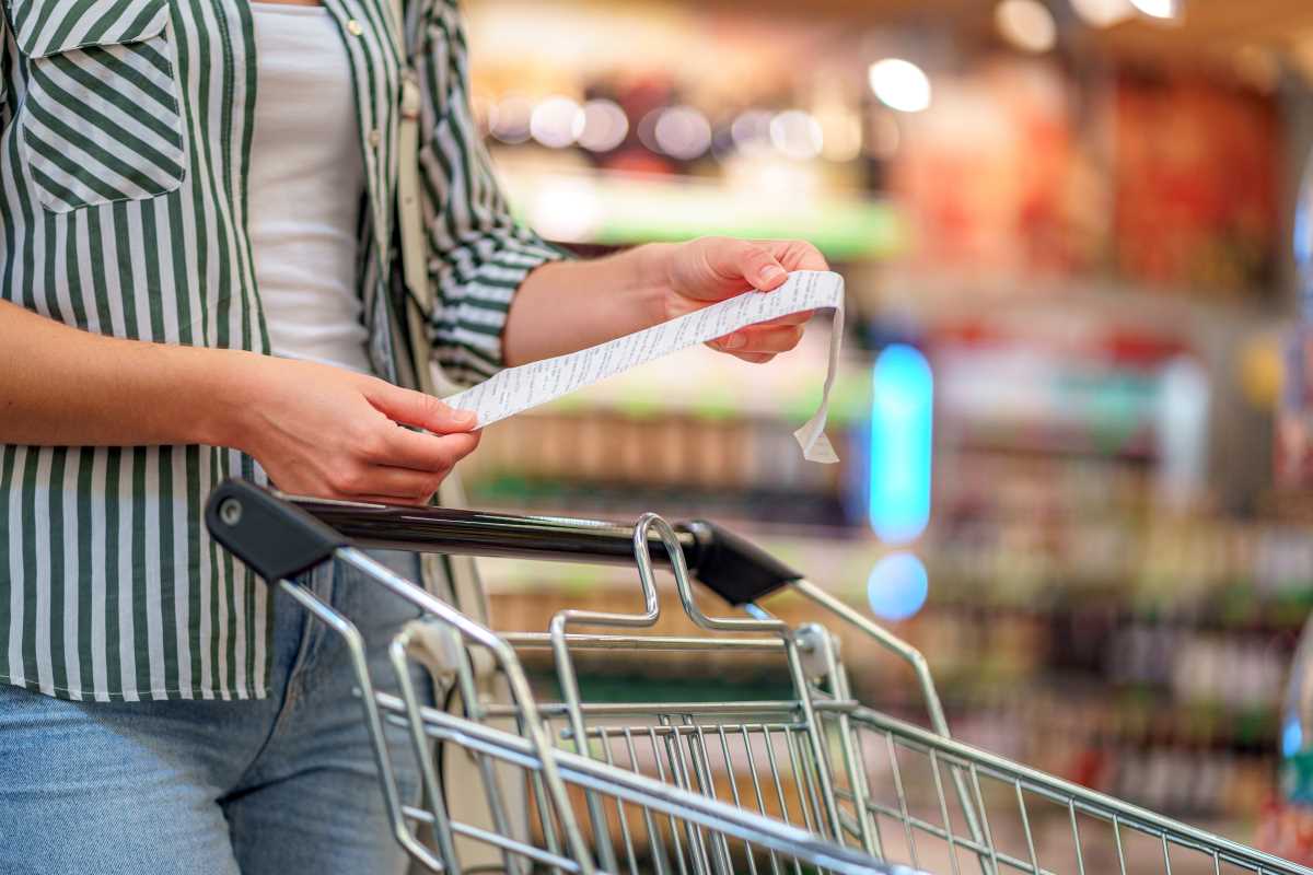 Grocery Bills That Shrink with Smart Tricks